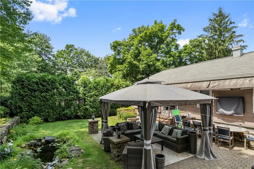 6 Osage Drive E Ossining NY 10562
