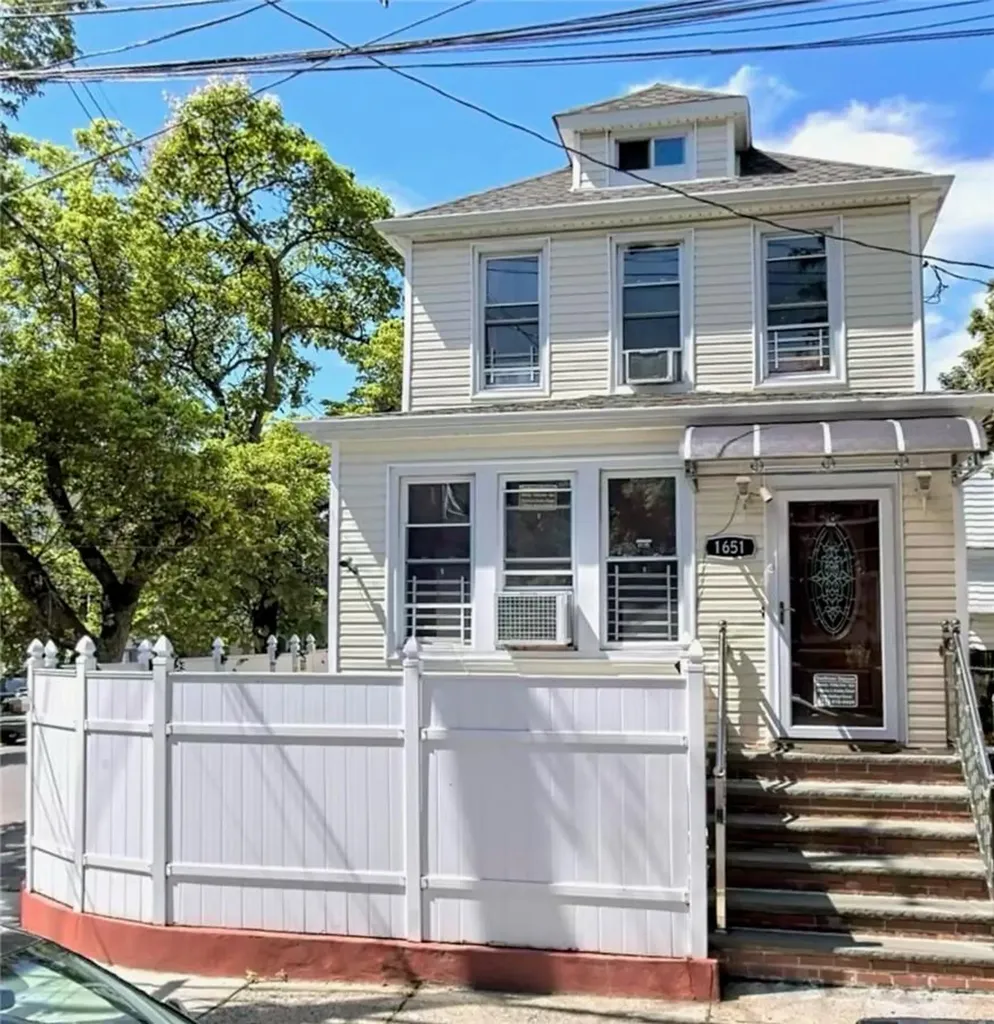 1651 Seddon Street Bronx NY 10461