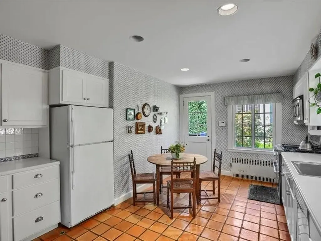 4 Glendon Circle White Plains NY 10605