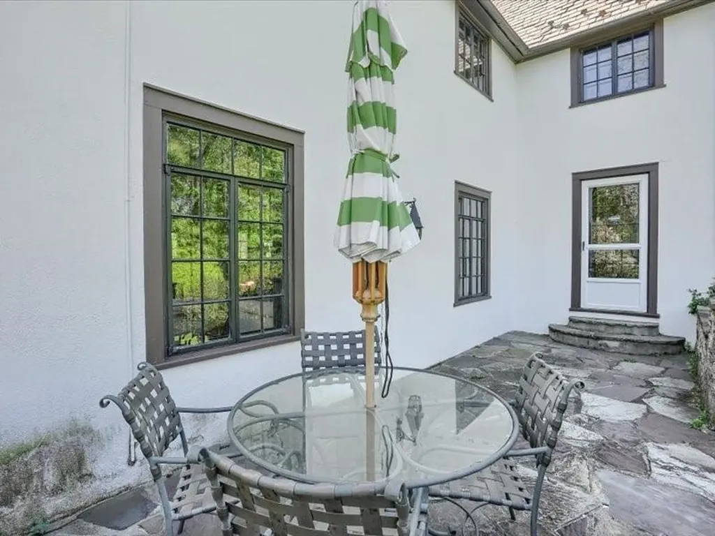 4 Glendon Circle White Plains NY 10605