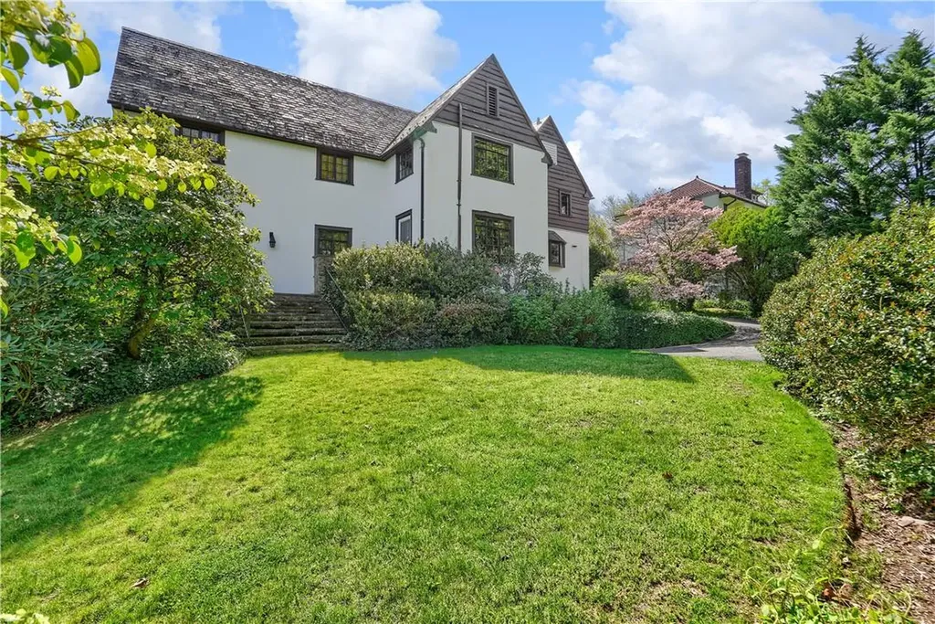 4 Glendon Circle White Plains NY 10605