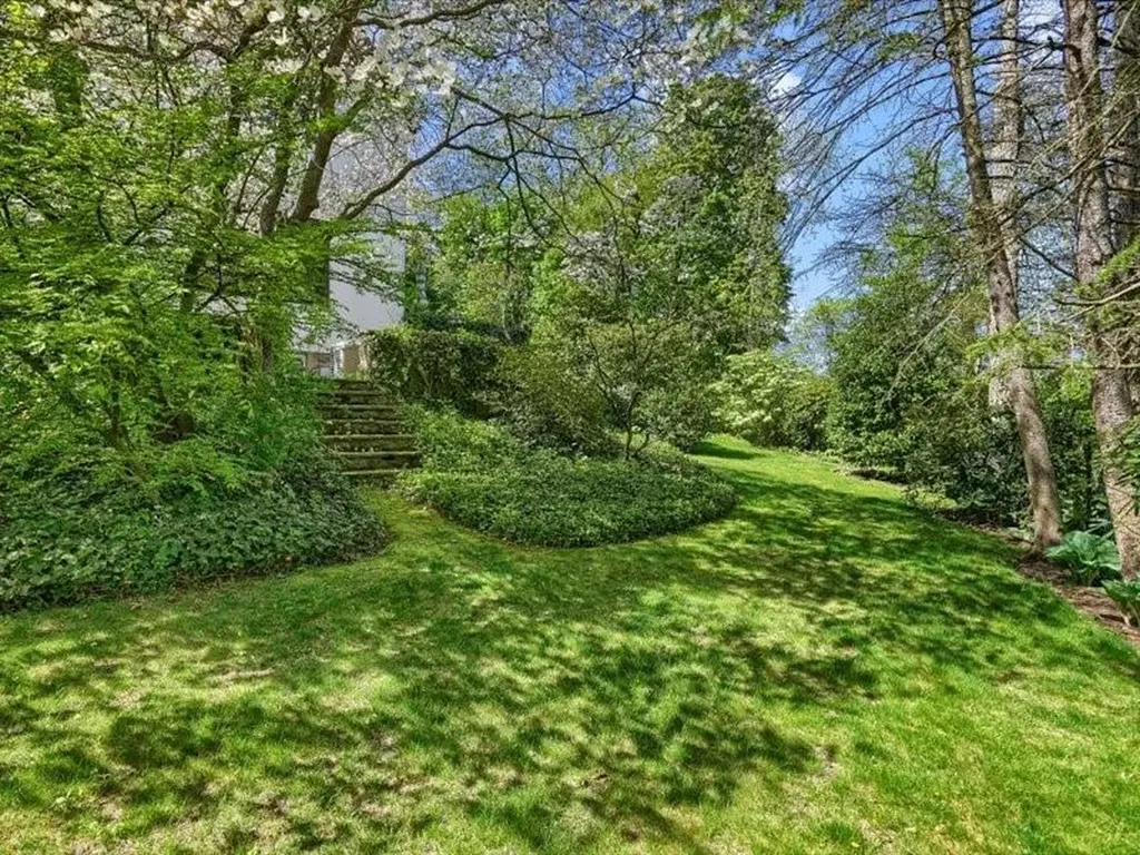 4 Glendon Circle White Plains NY 10605