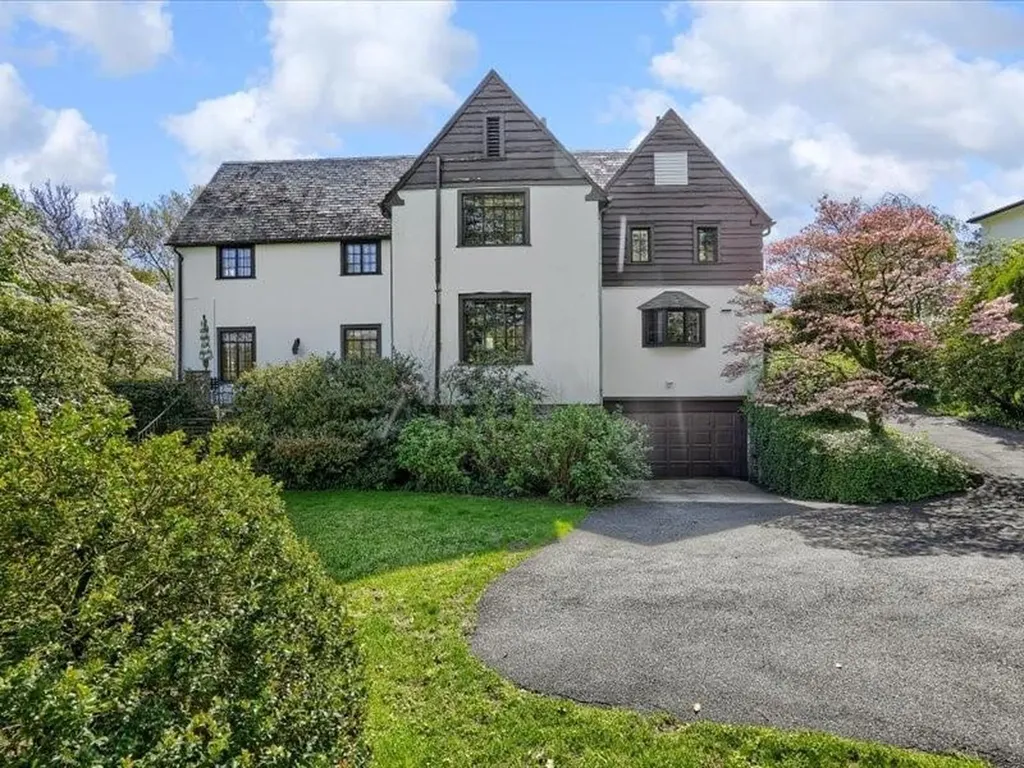 4 Glendon Circle White Plains NY 10605