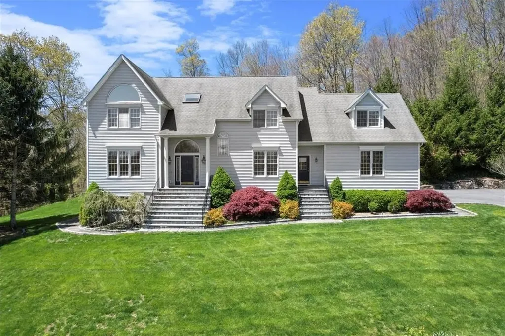 25 Gail Court Carmel NY 10512