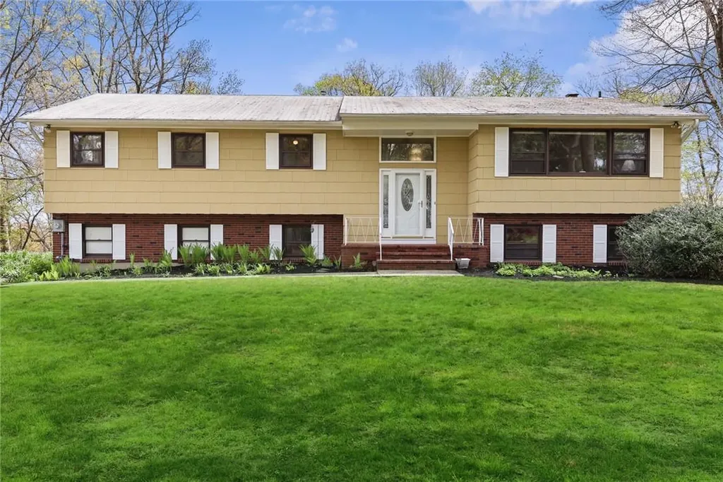 16 Scotland Hill Park Spring Valley NY 10977
