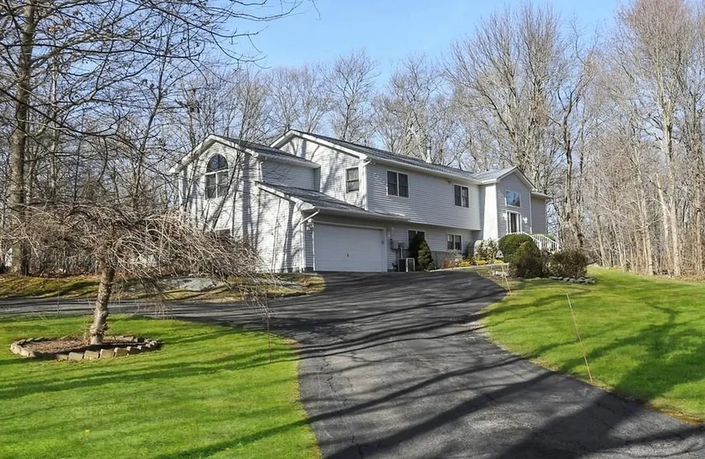 42 Oak Ridge Circle Mahopac NY 10541