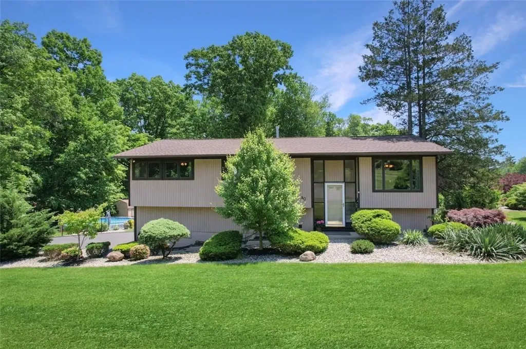 80 Tennyson Drive Nanuet NY 10954