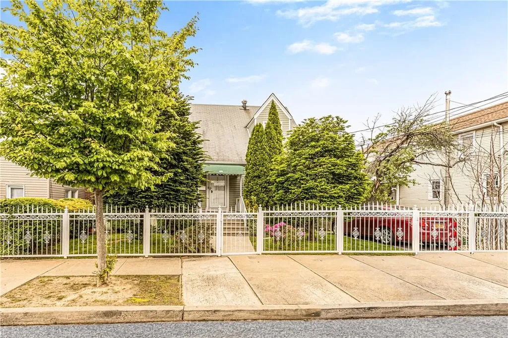 343 Thieriot Avenue Bronx NY 10473