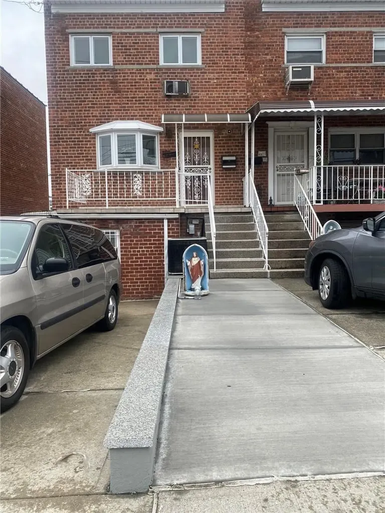 4224 E Tremont Avenue Bronx NY 10465