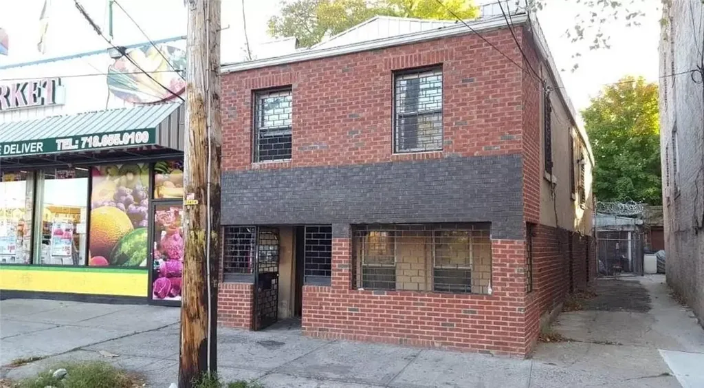 2466 Williamsbridge Road Bronx NY 10469