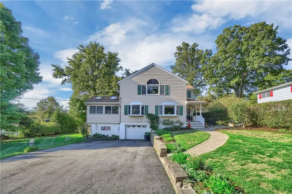 1 Mid Oaks Road Monroe NY 10950