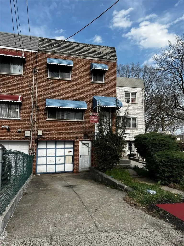 1071 E 233rd Street Bronx NY 10466