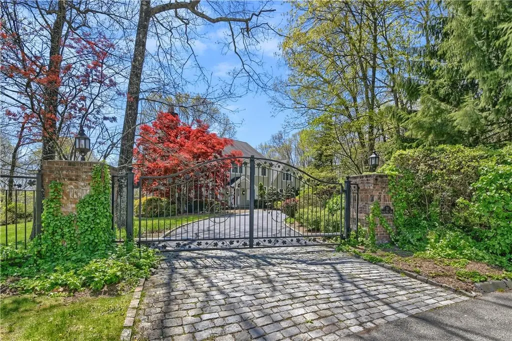 33 Spring Hill Lane Mount Kisco NY 10549