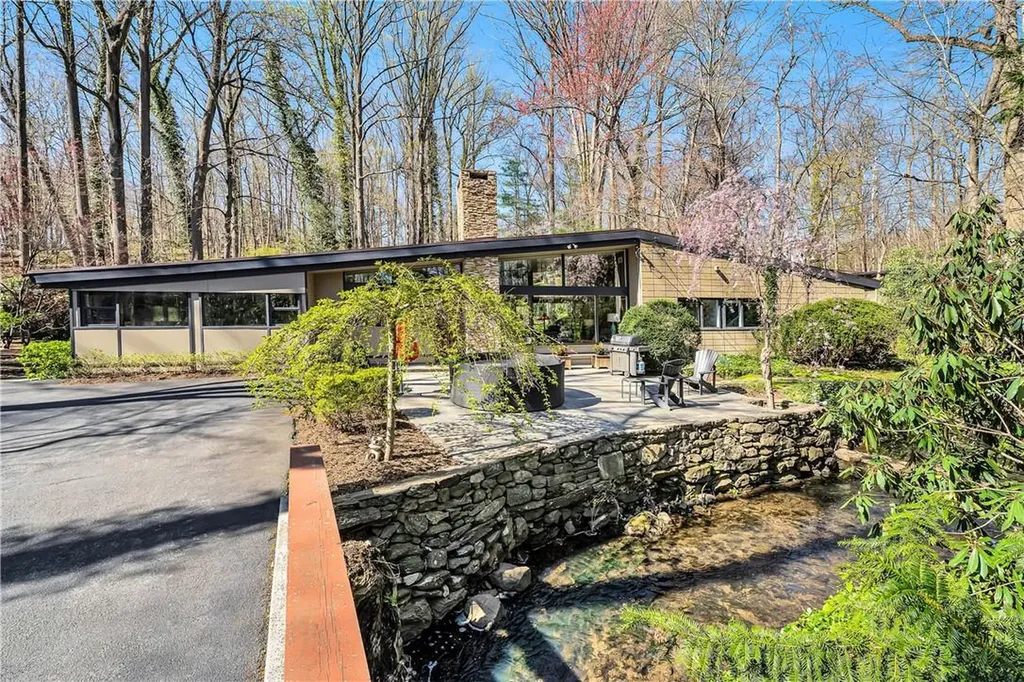 160 Hillair Circle White Plains NY 10605