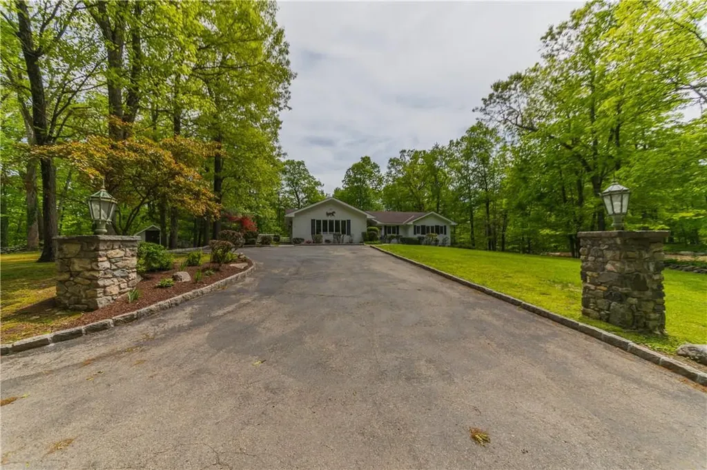 11 Country Lane Garrison NY 10524