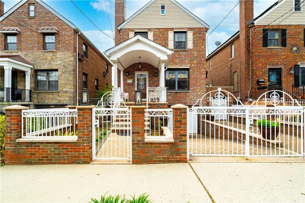 1526 Waring Avenue Bronx NY 10469