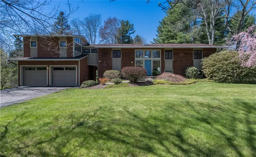 18 Earlwood Drive Poughkeepsie NY 12603