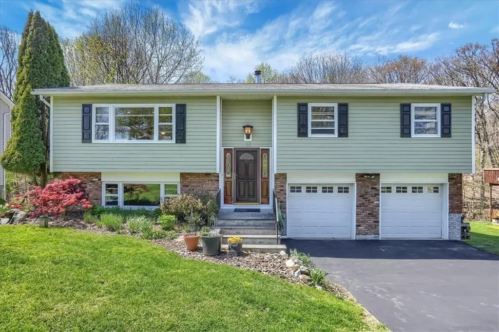12 Round Tree Lane Montrose NY 10548