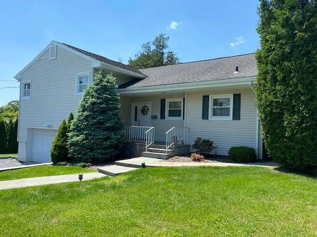 89 Stoneleigh Road Scarsdale NY 10583