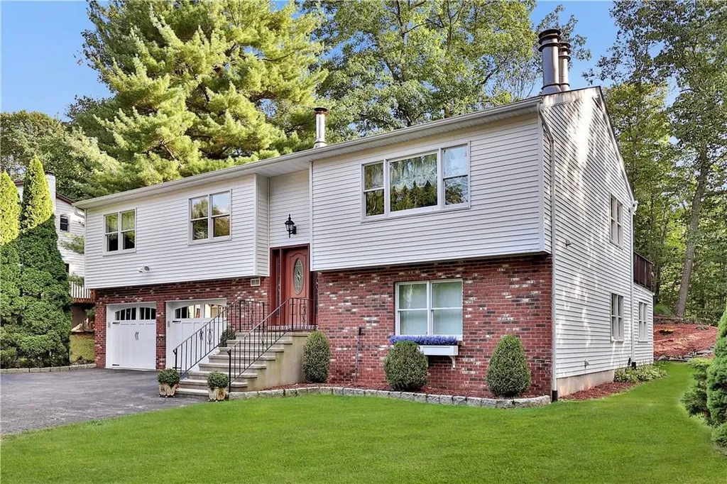 174 Lake Shore Drive Pleasantville NY 10570