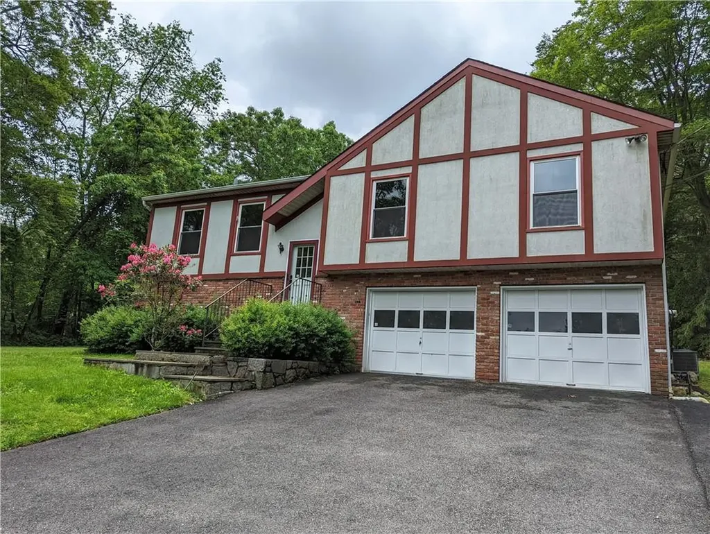 19 Cimarron Road Putnam Valley NY 10579
