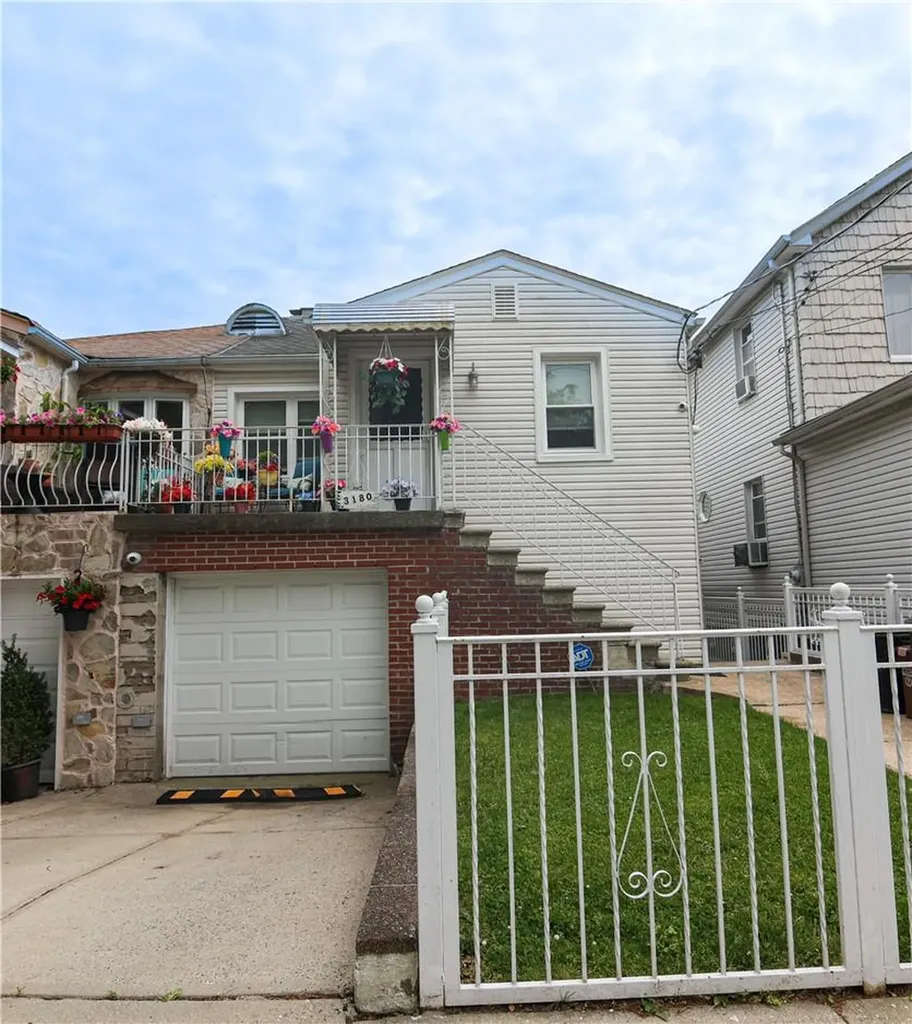 3180 Rawlins Avenue Bronx NY 10465