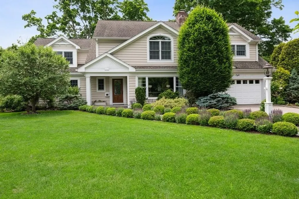8 Soundview Drive Eastchester NY 10709