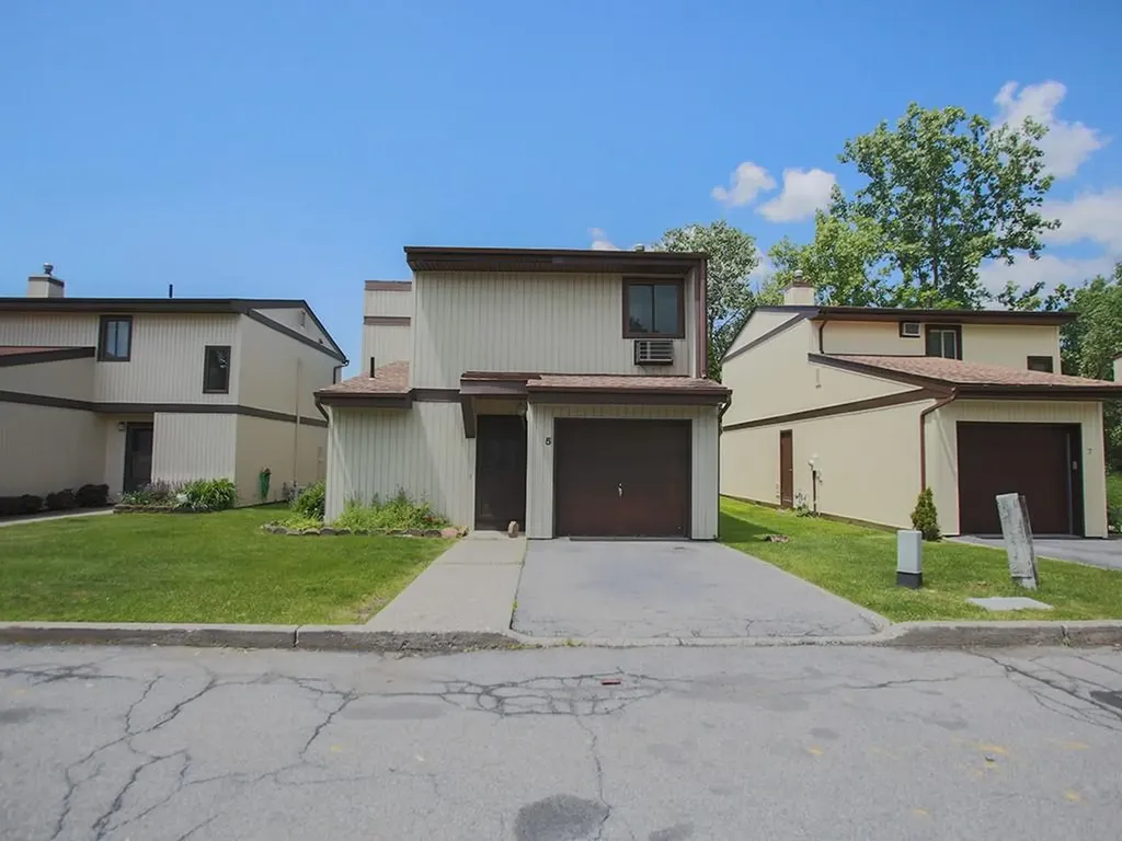 5 Ebury Mews Middletown NY 10940