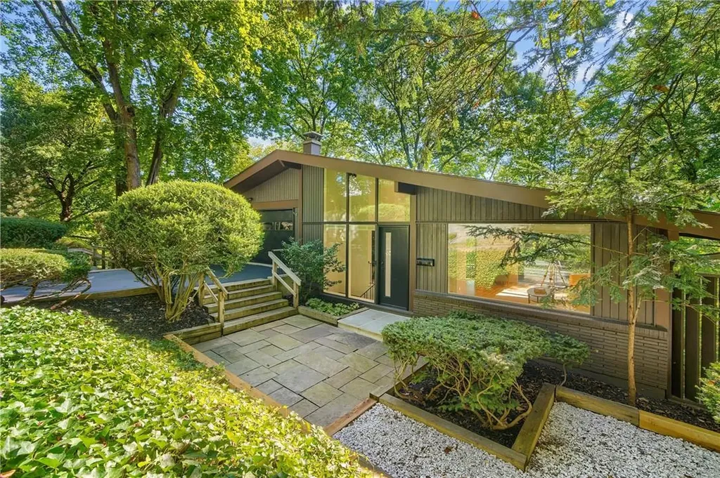 44 Old Colony Road Hartsdale NY 10530