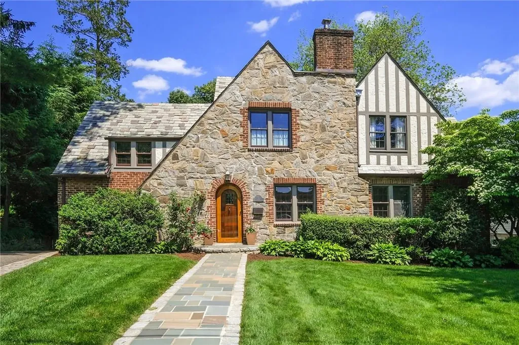 96 Siwanoy Boulevard Eastchester NY 10709
