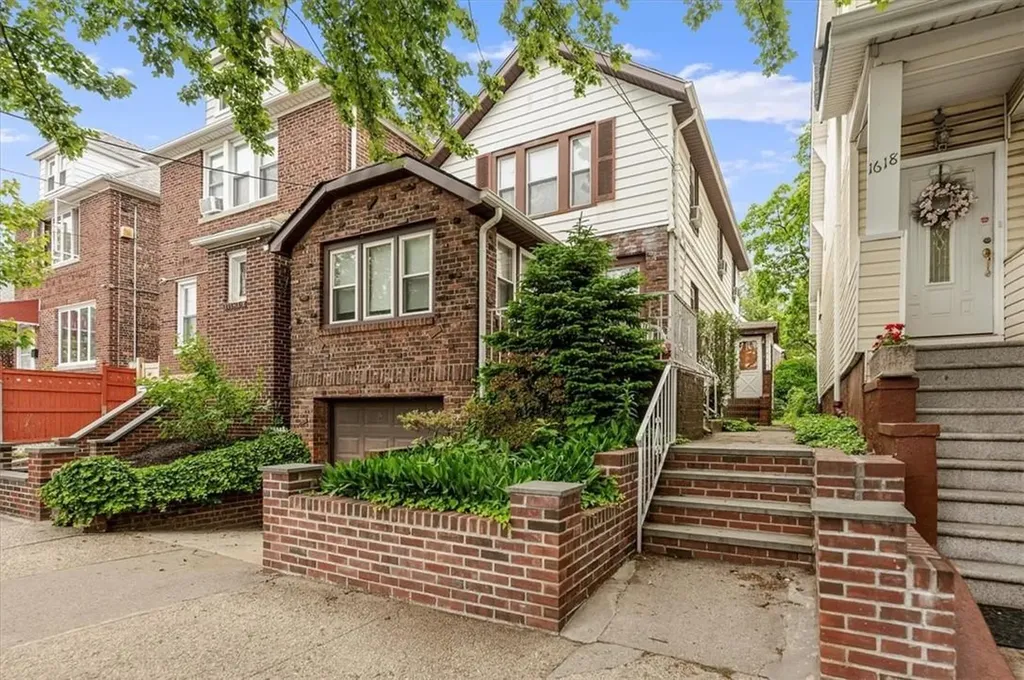 1624 Tomlinson Avenue Bronx NY 10461