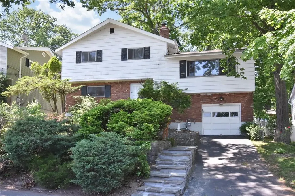 61 Cherrywood Road Yonkers NY 10710