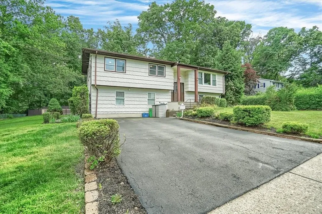 12 Guttman Lane Pearl River NY 10965