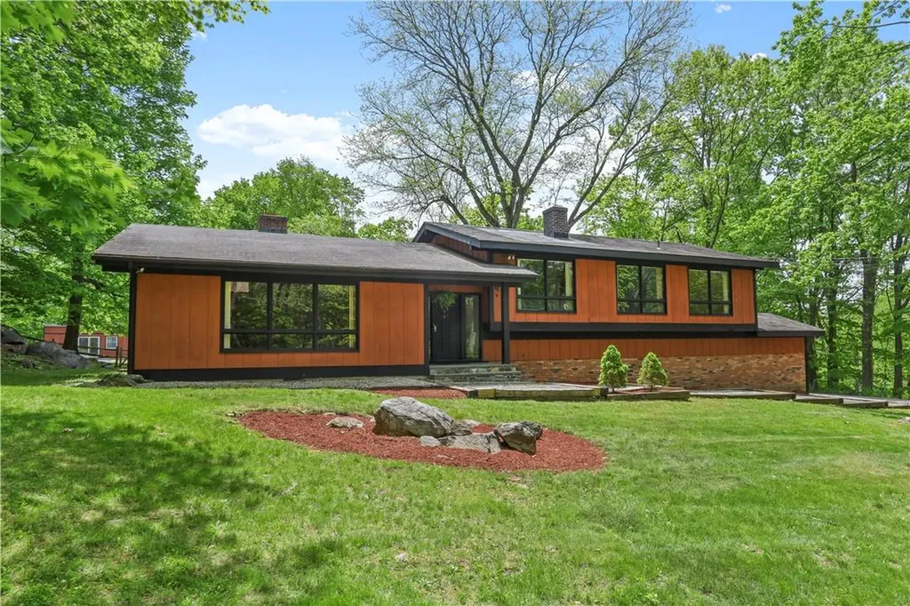 22 Hickory Pass Bedford NY 10506