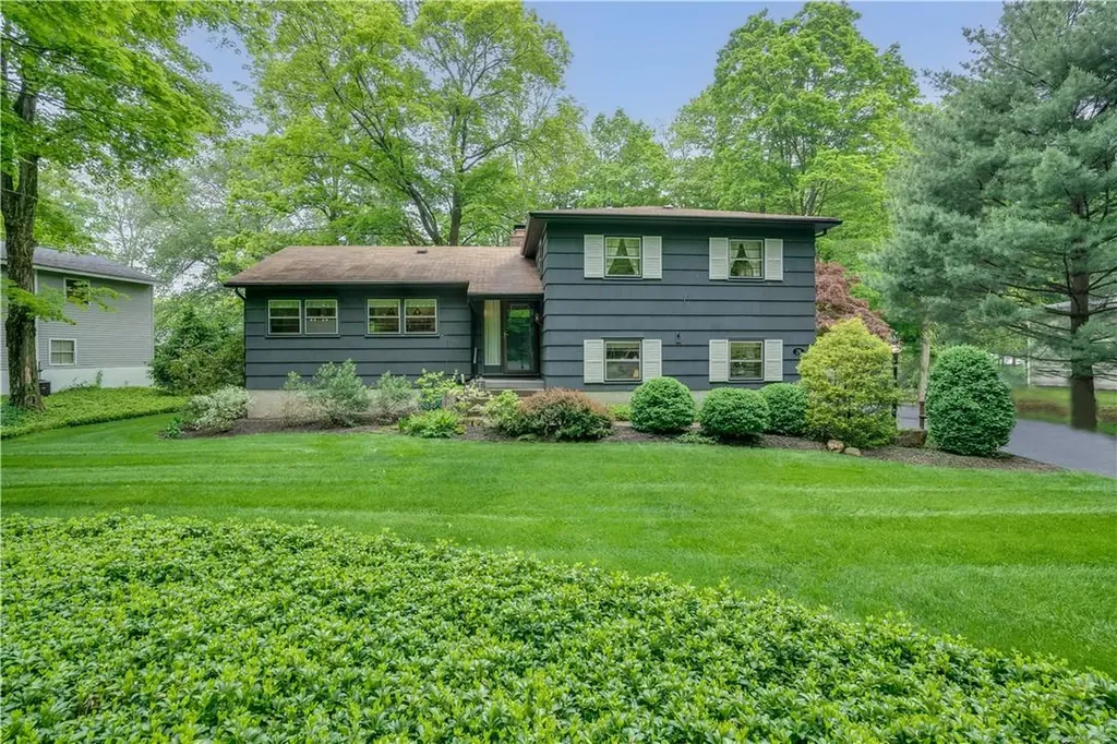 29 Cedar Valley Road Poughkeepsie NY 12603