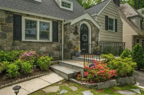 8 Secor Lane Pelham NY 10803
