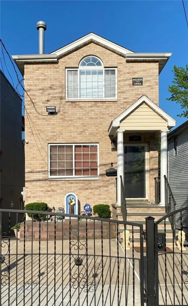 1558 Dwight Place Bronx NY 10465