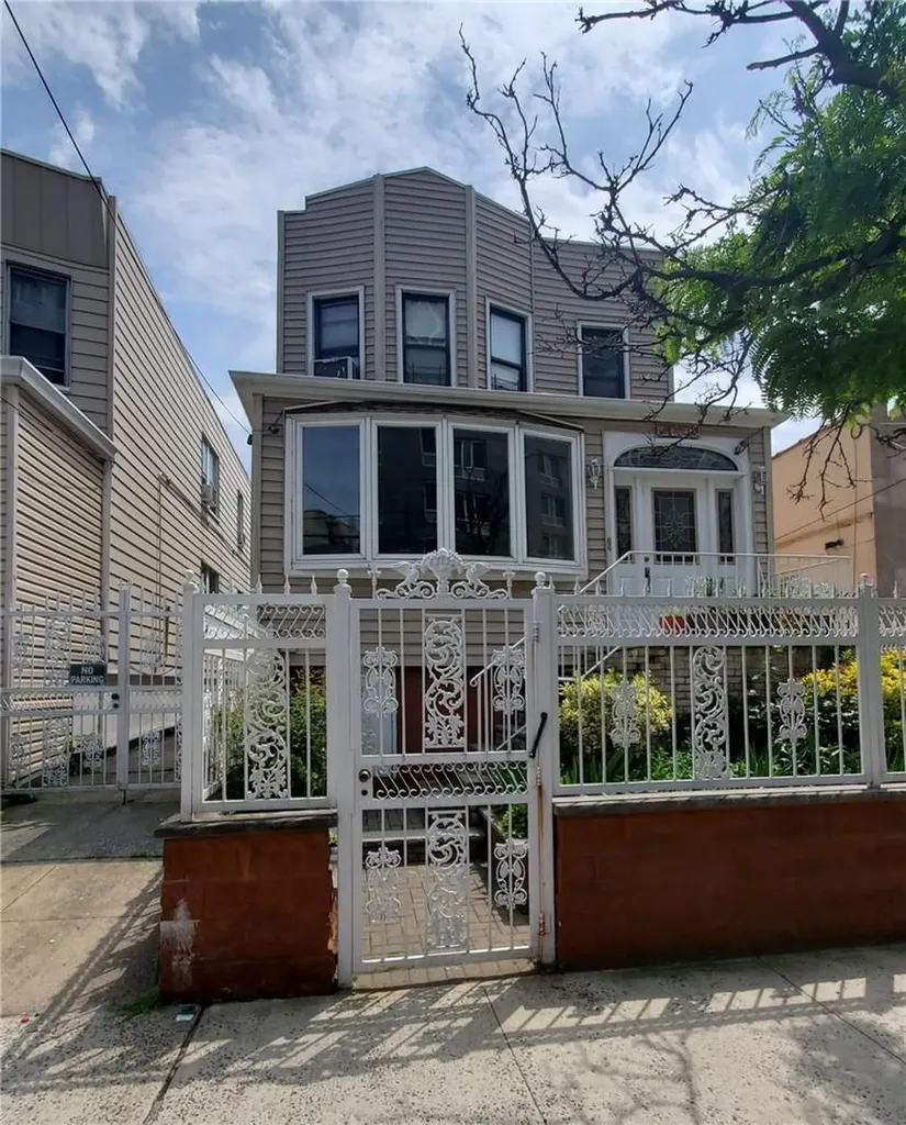 2056 Newbold Avenue Bronx NY 10462