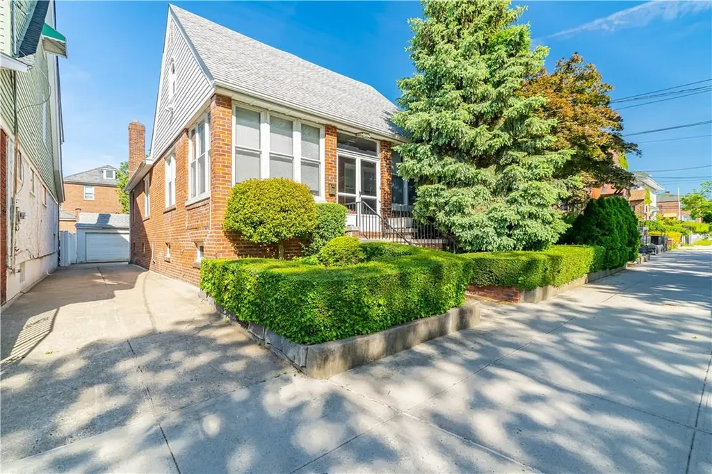 3957 Seton Avenue Bronx NY 10466
