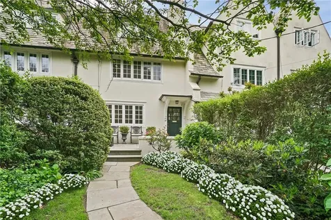 32 Tanglewylde Avenue Bronxville NY 10708