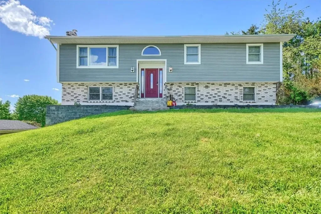 7 Neptune Lane Middletown NY 10940