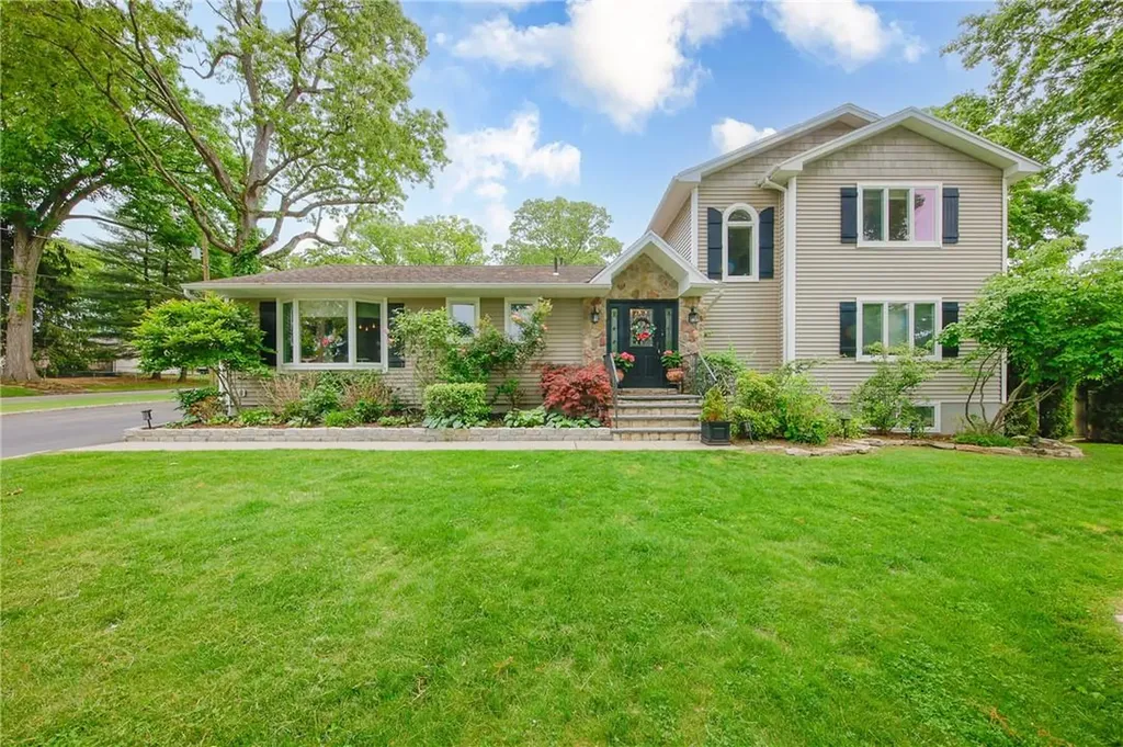 4 Martha Lane Pearl River NY 10965