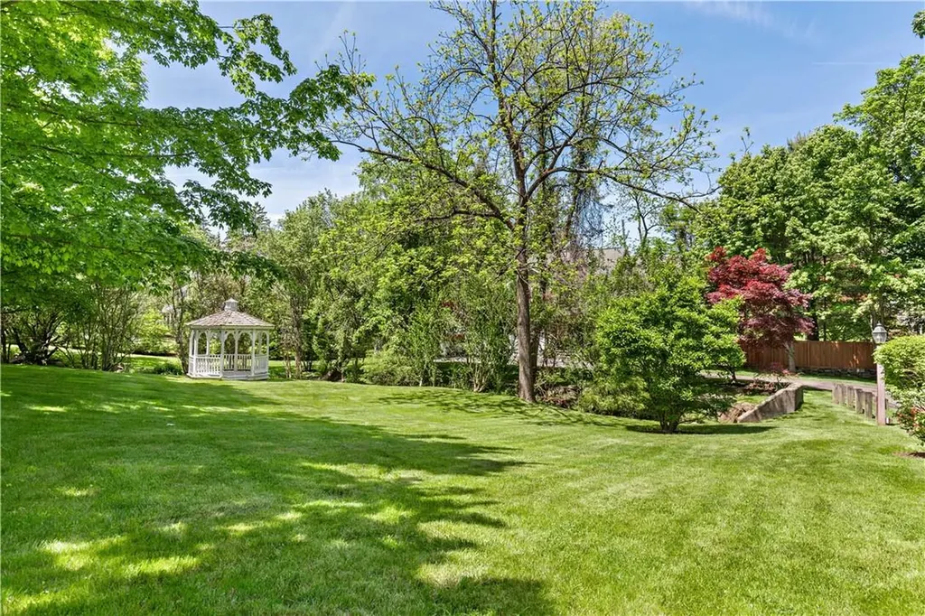 4 Drake Lane White Plains NY 10607