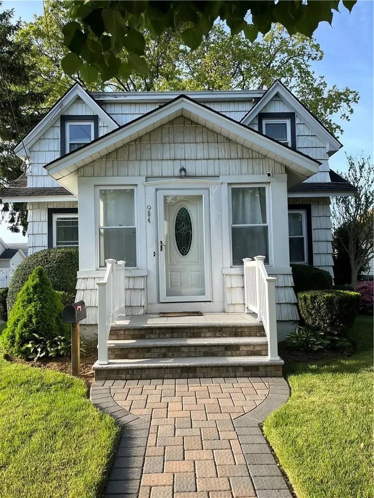 904 Waverly Place Baldwin NY 11510