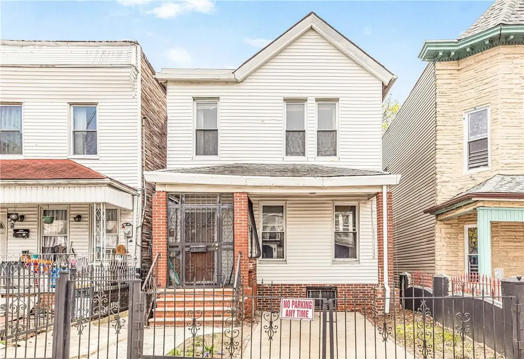 2858 Briggs Avenue Bronx NY 10458