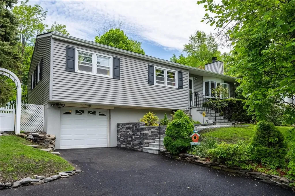 10 Rende Drive Beacon NY 12508