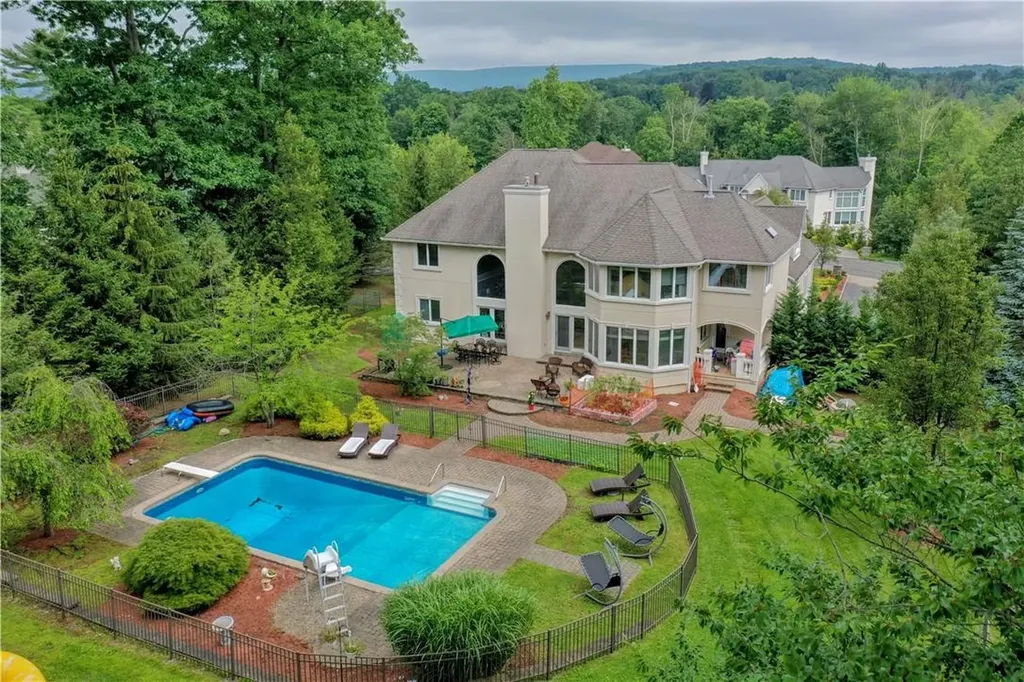24 Greenwich Avenue Central Valley NY 10917