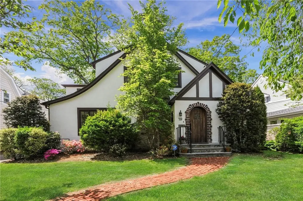 19 Spruce Road Larchmont NY 10538
