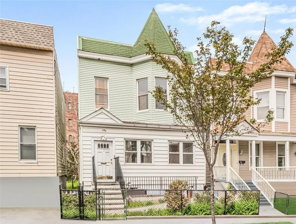 279 E 236th Street Bronx NY 10470