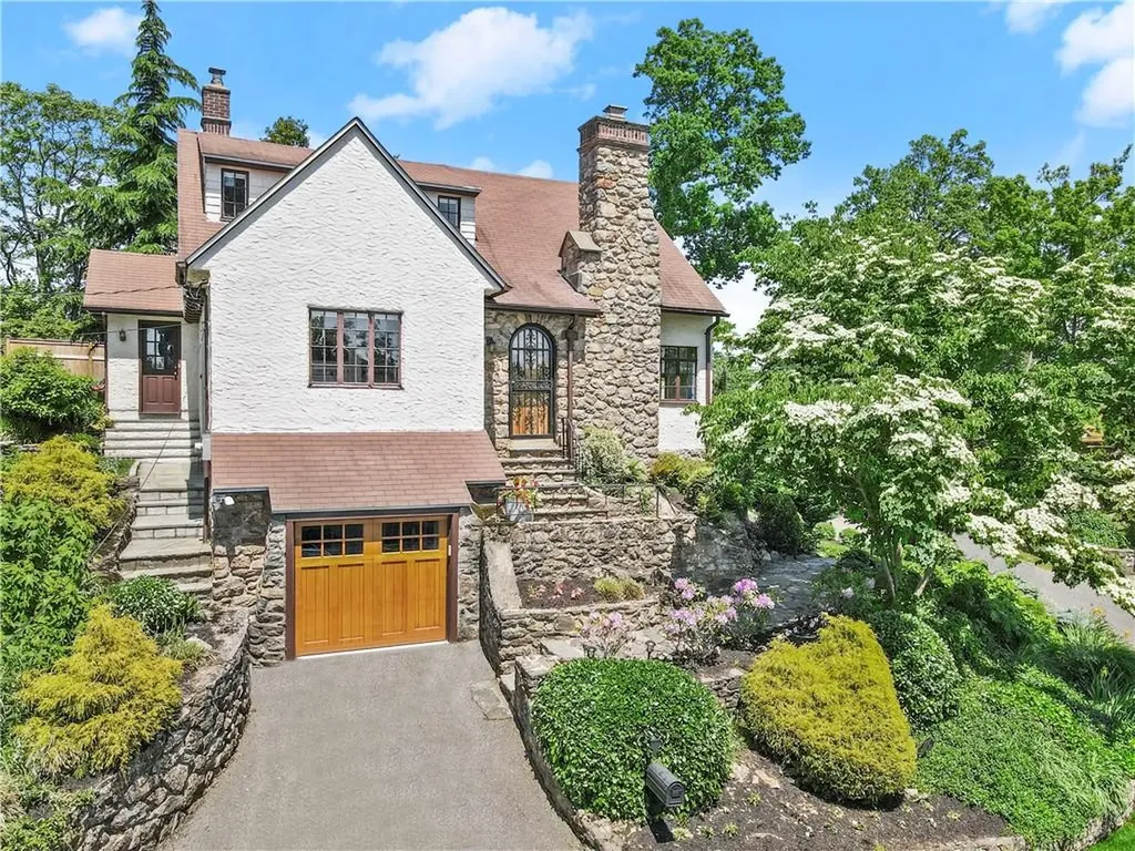 8 Soundview Drive Larchmont NY 10538